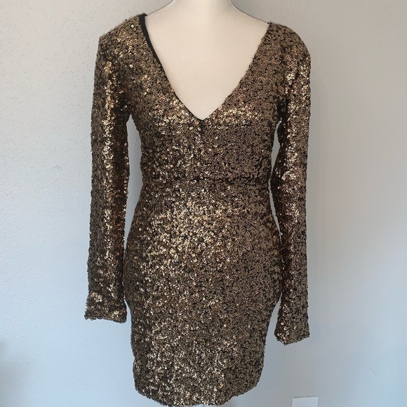Haoduoyi Sparkly Sequin Fitted Mini Dress with V-Neck - Picture 4 of 13